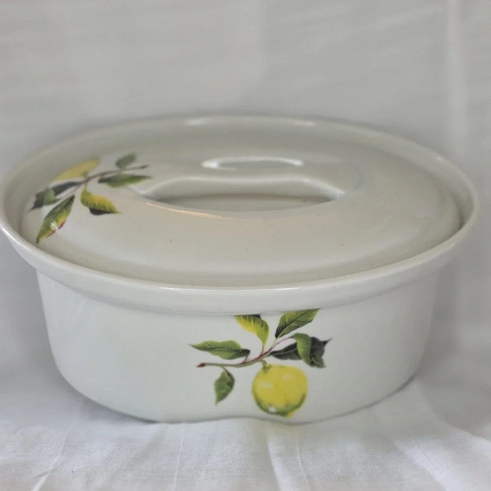 BIA Cordon Bleu 1.5 Qt. Porcelain Oval Covered Casserole Dish w/ Lid, Lemon Stem
